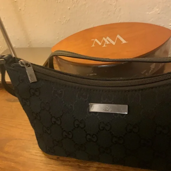 Gucci Boat Pochette Bag - Picture 2 of 16